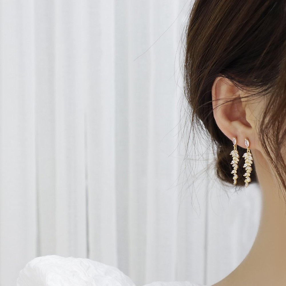 NEW 14K Gold Plated Diamond Leaf Drop Earrings - Picture 4 of 4